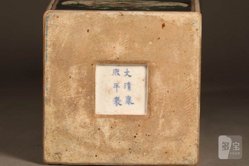 清 墨地开光素三彩瑞兽四方瓶 - 图10